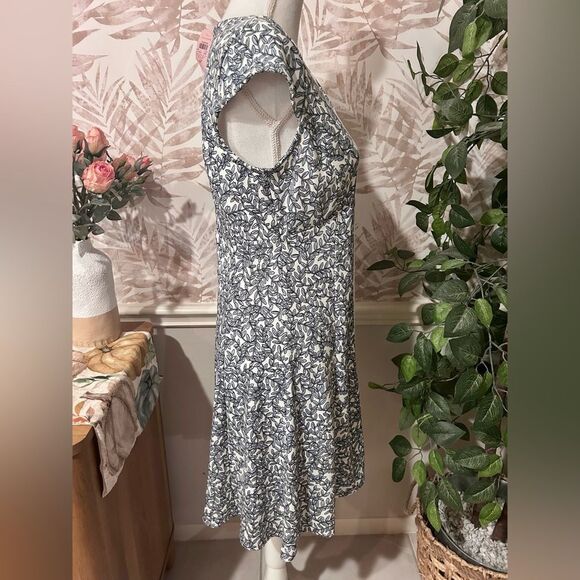 🆕 NWT Ann Taylor Floral Mini Dress Size 6P - Picture 5 of 8